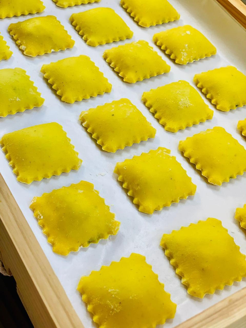 Spinach & Ricotta Ravioli (12 Pieces) – Handmade Artisan Filled Pasta